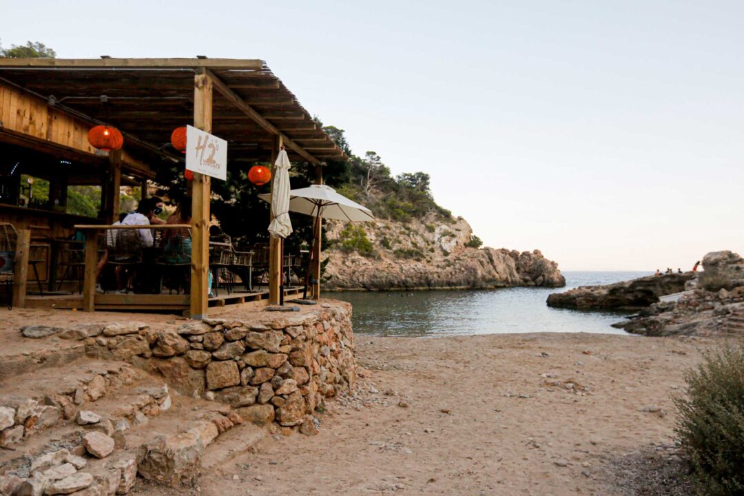 https://living.diariodeibiza.es/news/restaurants/hydrogen-beach-bar-firm-commitment-sustainability-menu-materials/