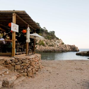 The wooden installation blends into the landscape. Photo: Toni Escobar