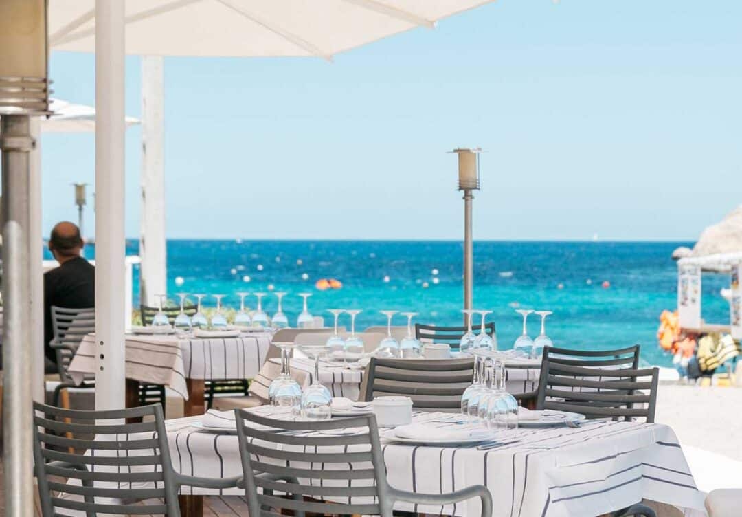 Port Balansat: Seafront Restaurants.