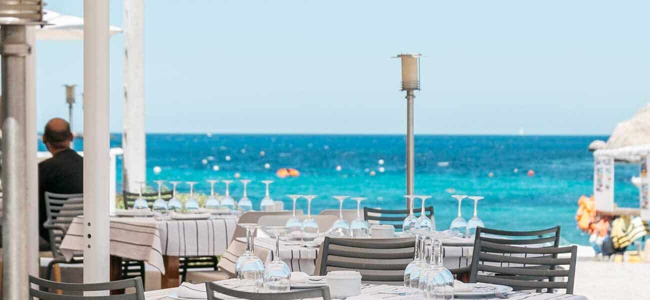 Port Balansat: seafront restaurants.