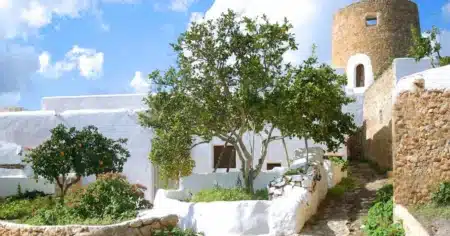 Why traditional Ibizan architecture is beautifully white? Discover 7 cultural and practical reasons