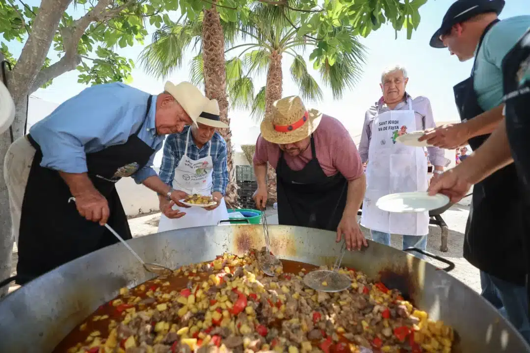 Traditional Gastronomy &Ndash; Concurso Frita De Porc Sant Jordi Toni Escobar &Ndash; Living Ibiza