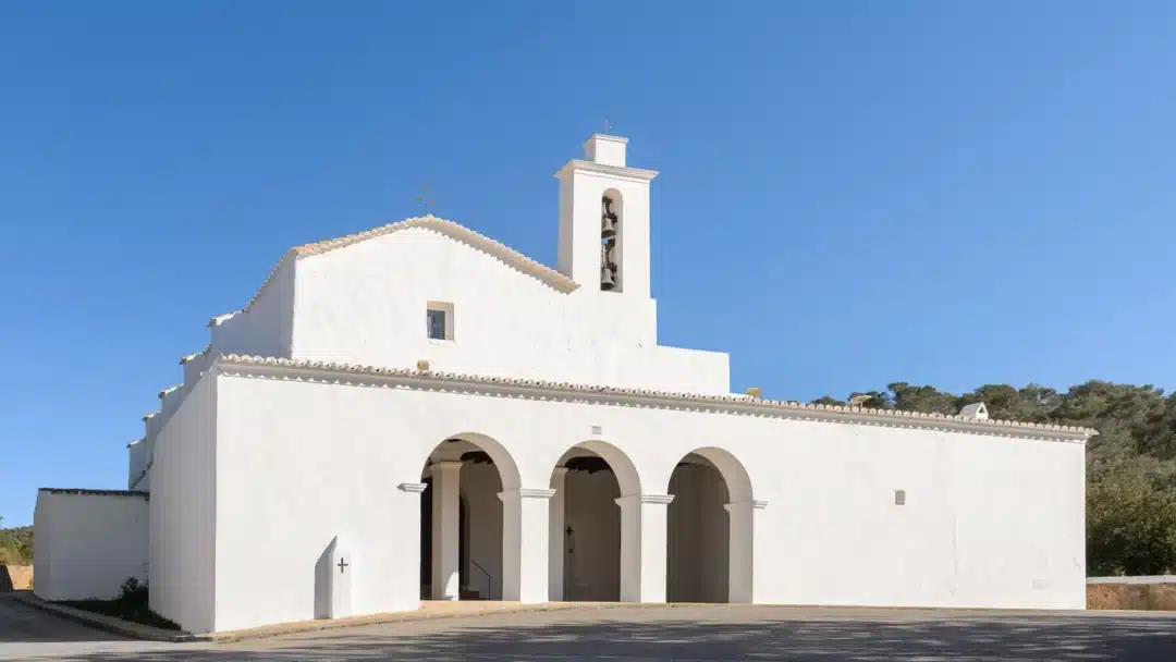 Hiking &Ndash; Sant Mateu Istock &Ndash; Living Ibiza