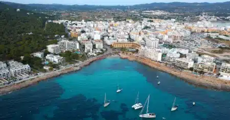 Where to park in Sant Antoni (Ibiza): free and paid options for every traveller
