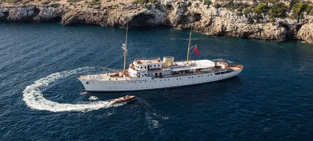 Shemara: British war yacht