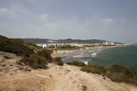 This easy hiking route in Ibiza will surprise you: dunes, flamingos and an historic tower