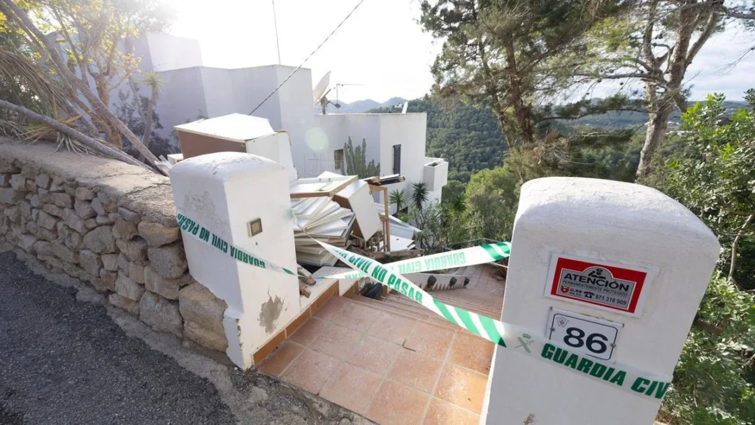 https://living.diariodeibiza.es/news/ibiza/trapped-rubble-ibiza/