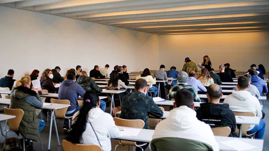 Obtaining taxi driver's credentials on Ibiza to "Earn more and get out of the hotel business"