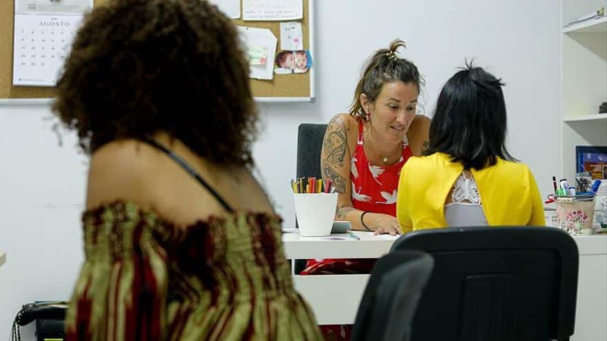 Rocío López García: "There are women paying 700 euros a month for a shared bed on Ibiza"