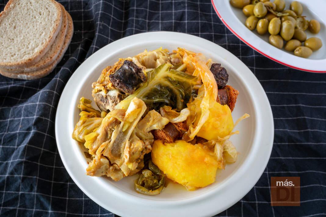 Bears with cabbage (Ossos amb col pagesa)