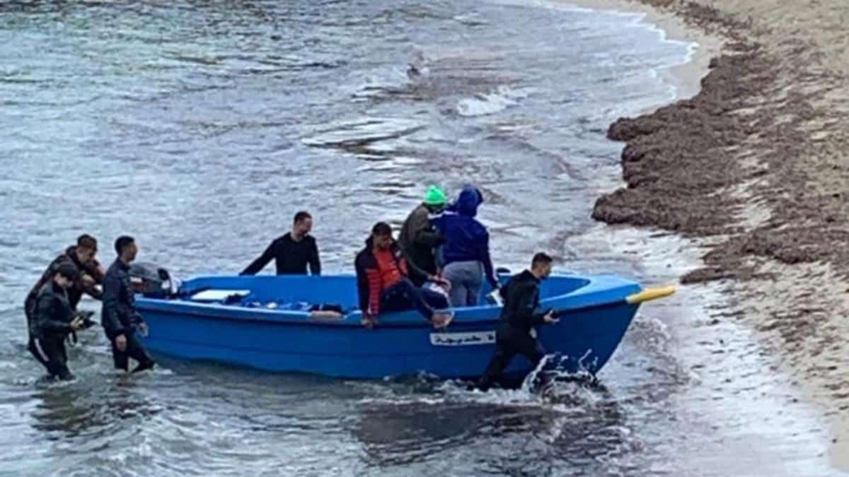 3 skiffs with a total of 35 migrants arrive on Formentera