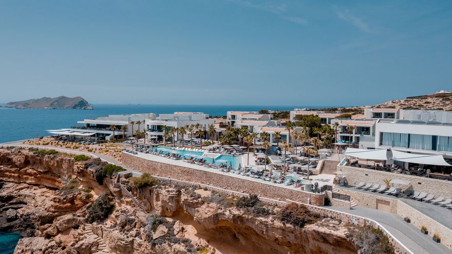 Hotel 7Pines Resort Ibiza announces its reopening from June 4th