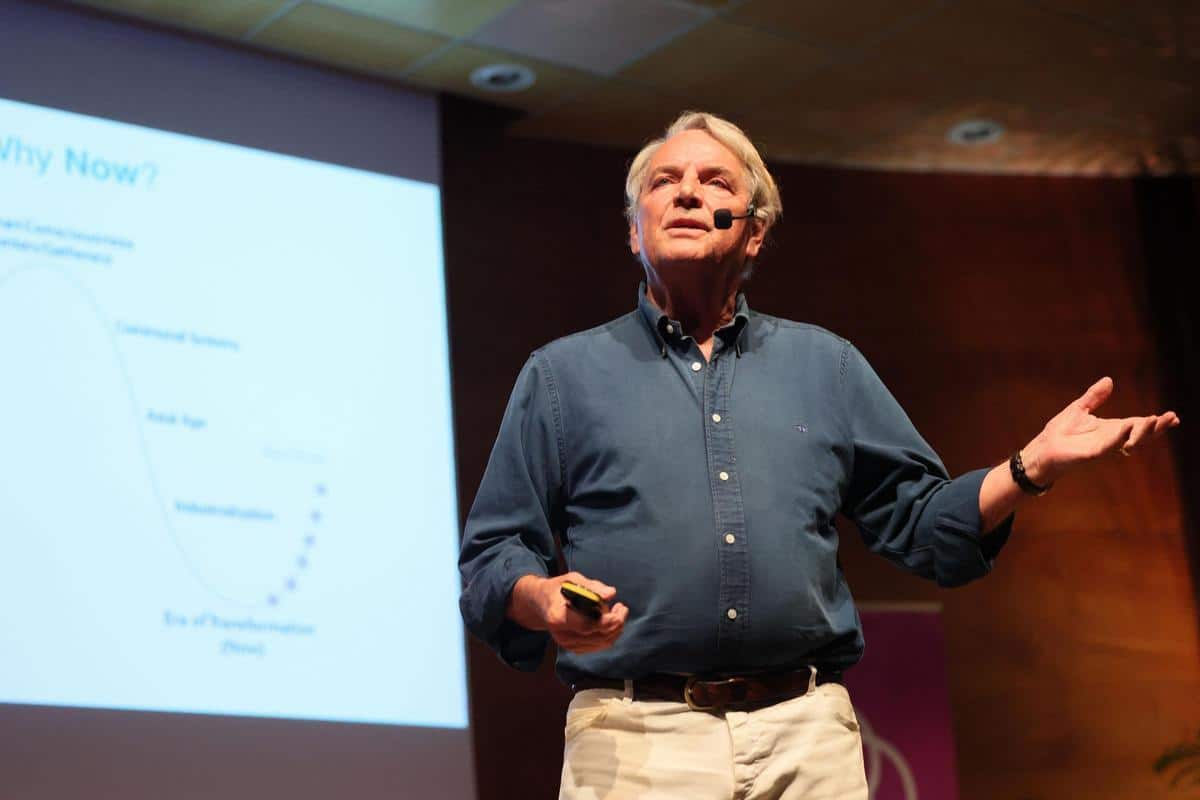 Emanuel Kuntzelman is a trustee of Holomovement.