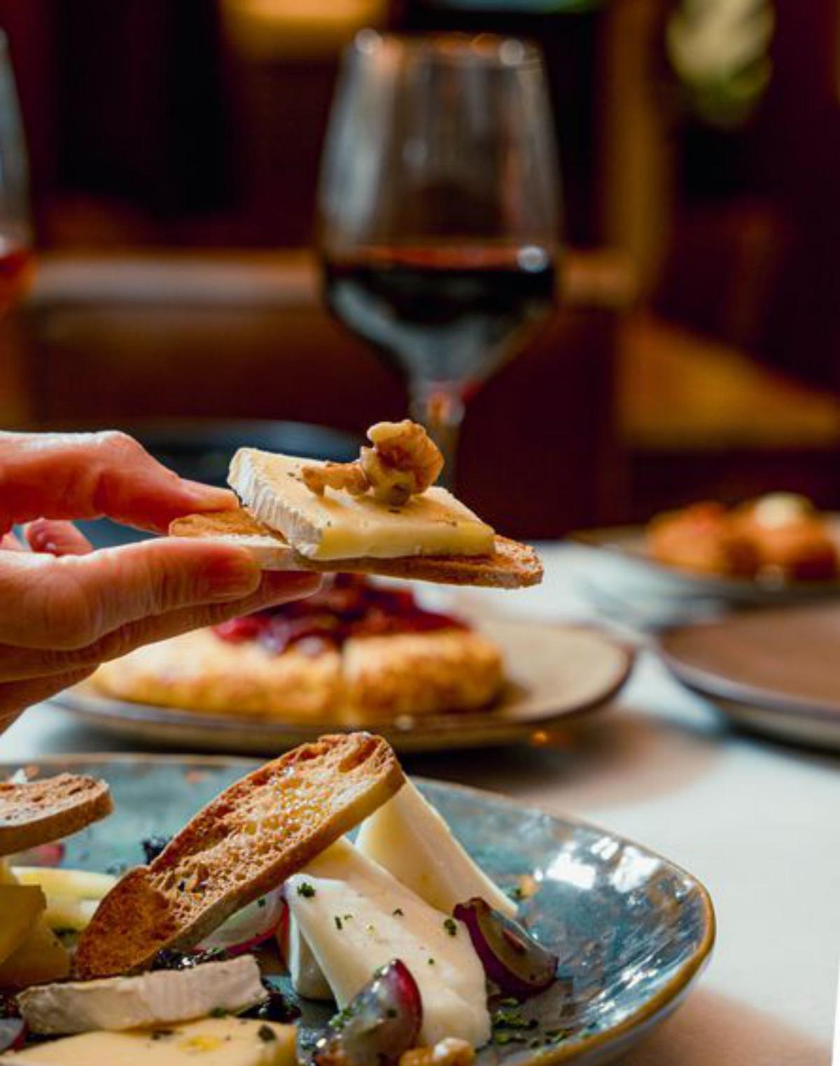 Gastronomía para deleitar el paladar de la mañana a la noche en Vara de Rey