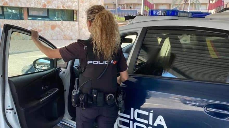 Father arrested in Ibiza for abandoning his minor son in a car to go out partying
