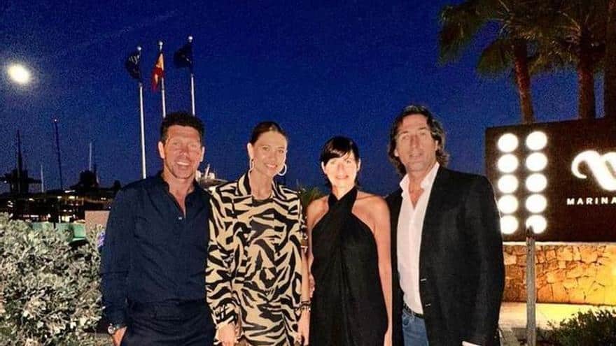 Diego Simeone and Carla Pereyra rest in Ibiza