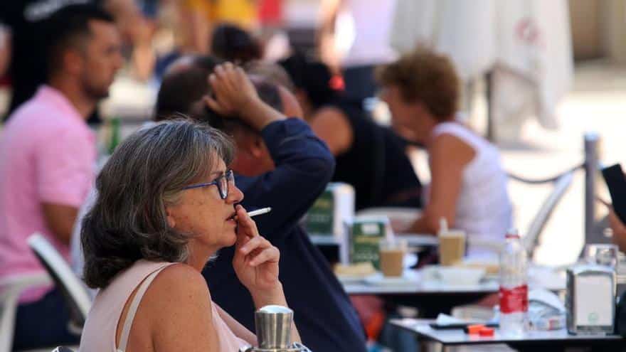 Balearic citizens can smoke again in the terraces of bars and restaurants