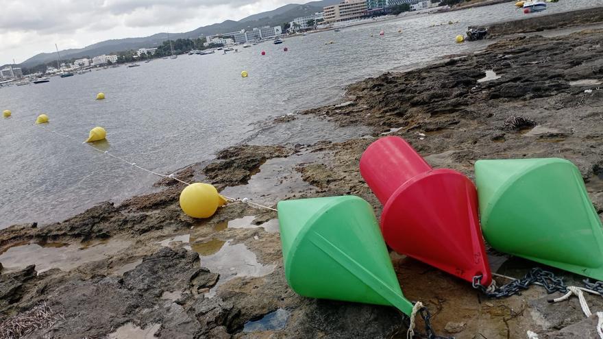 The beaconing of most of the beaches of Sant Josep is sabotaged