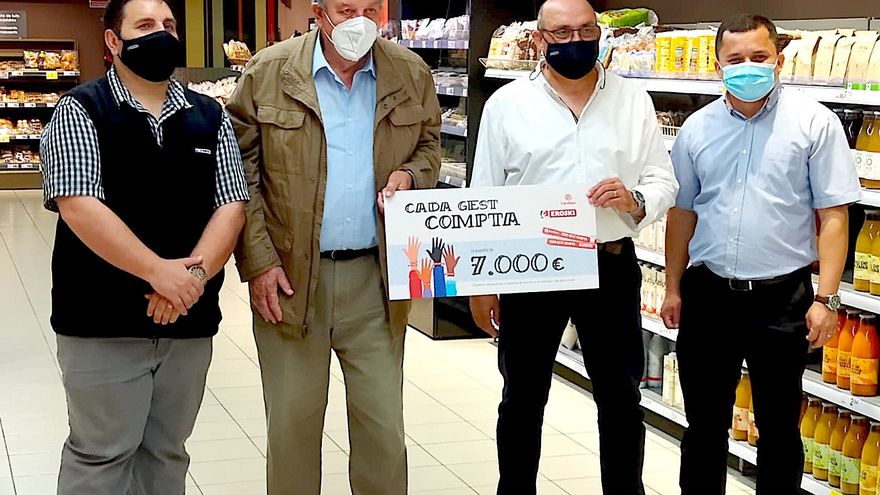 Eroski’s solidarity campaign raises total of 7,000 euros for Cáritas in Ibiza and Formentera