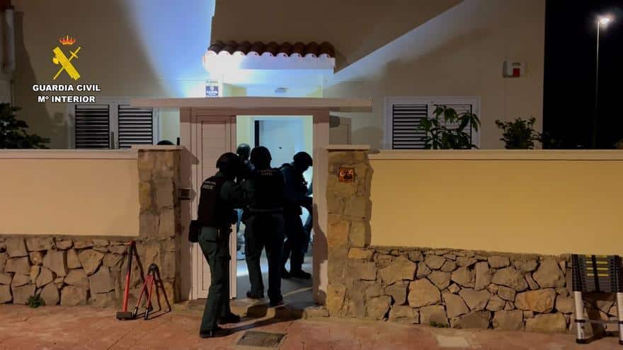 The Guardia Civil locates in Ibiza one of the apartments used by a criminal gang that robbed throughout the country
