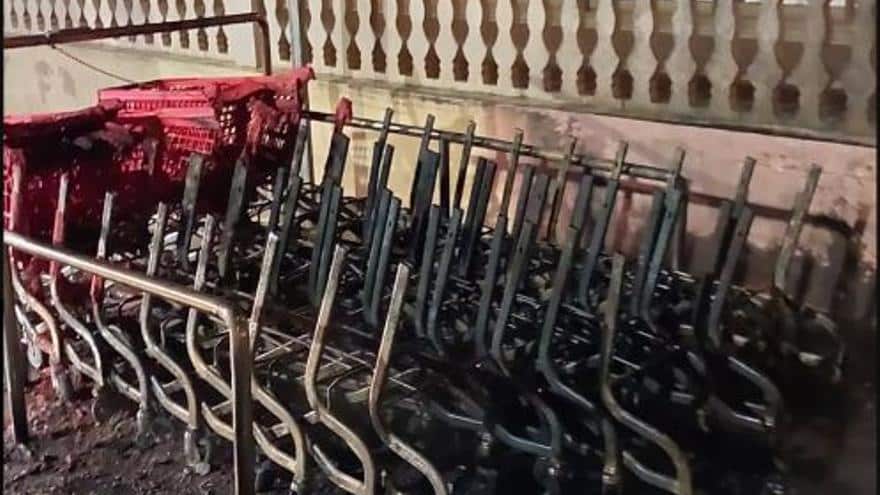 Fire at the entrance of an Ibiza supermarket