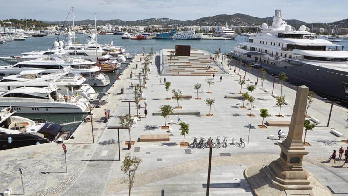 The concessionaire of the marina for large luxury yachts: “Ibiza is a true paradise for yachts”