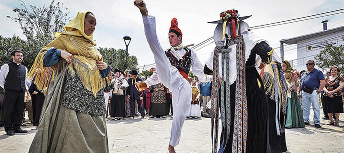 Actuación de 'ball pagès' celebrada el año pasado en las fiestas de Puig d'en Valls.