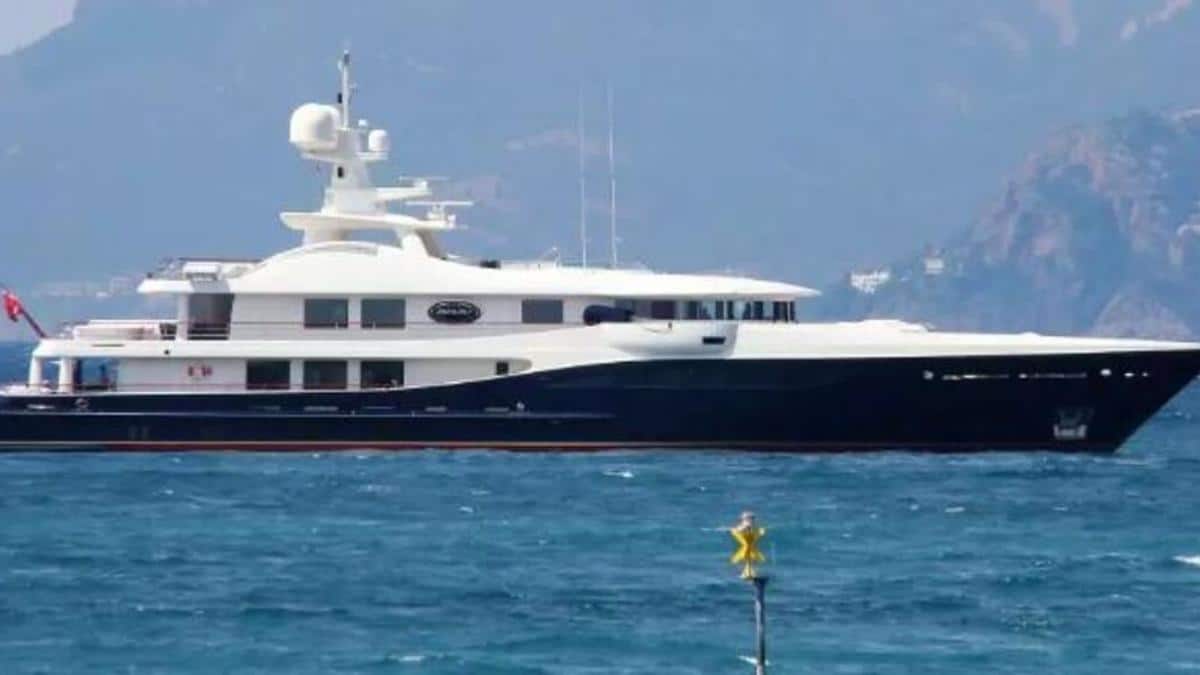 LUXURY YACHTS IN IBIZA