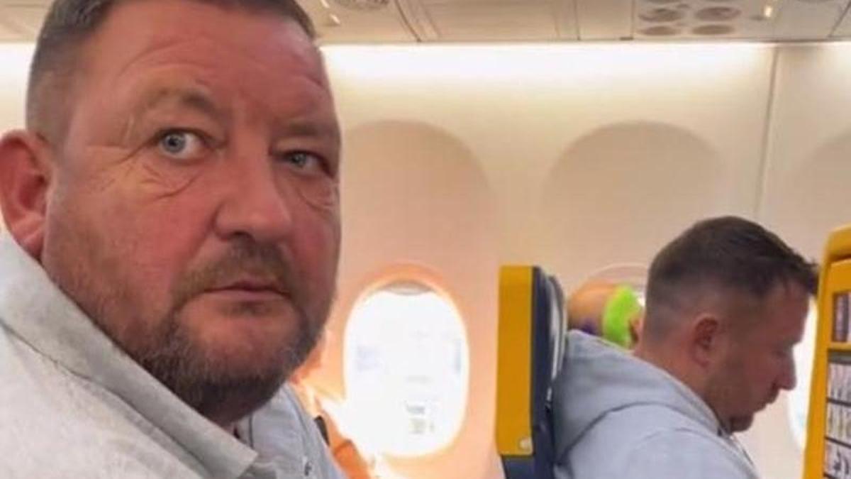 Man attempts to exit Ryanair flight after discovering it’s not heading to Ibiza