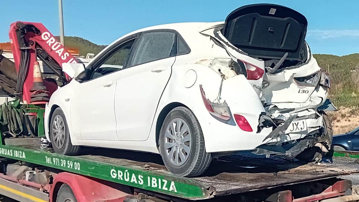 Multiple accident between three cars on the Ibiza-Sant Antoni highway