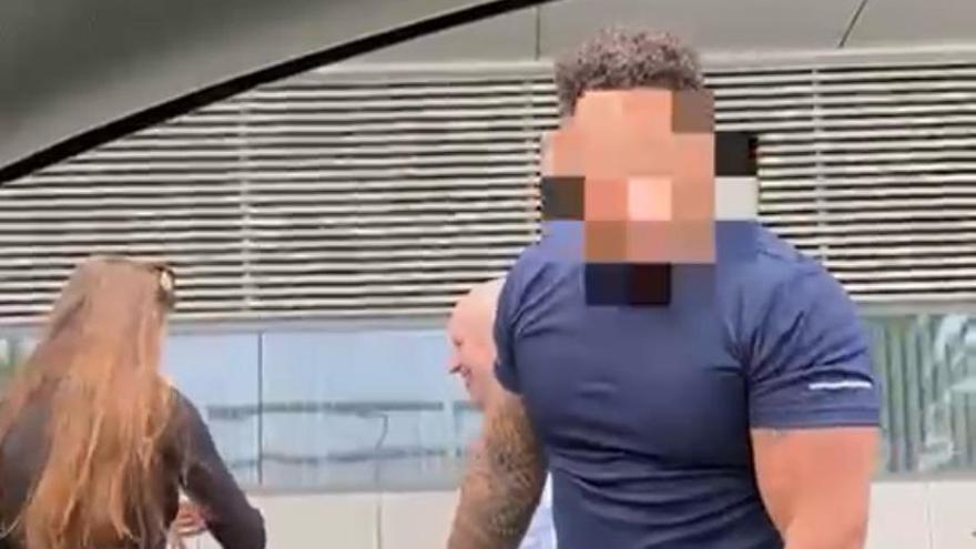 Pirate driver threatens cab driver who catches him picking up customers at Ibiza airport