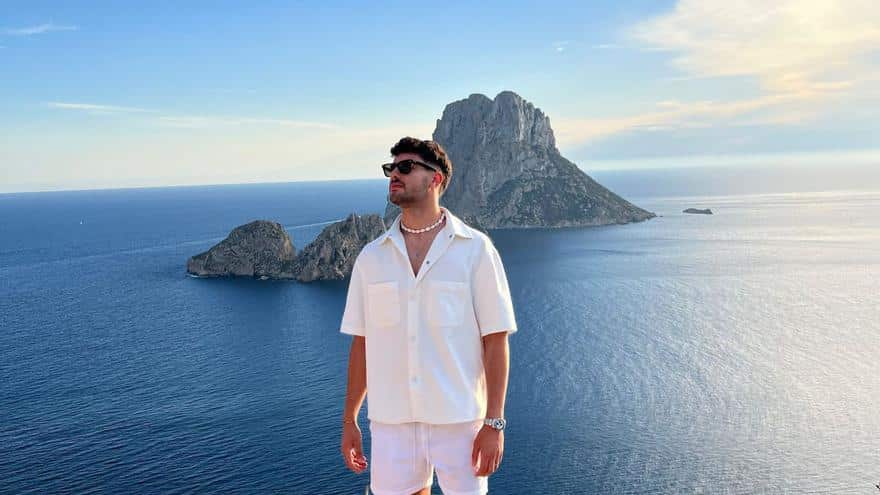 A professional soccer player denounces a scam of 1,000 euros for a fake apartment in Ibiza