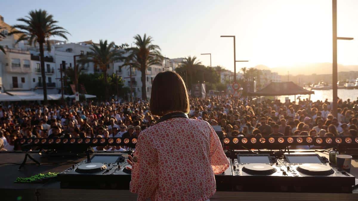 Electronic party to open the summer in Ibiza’s harbor