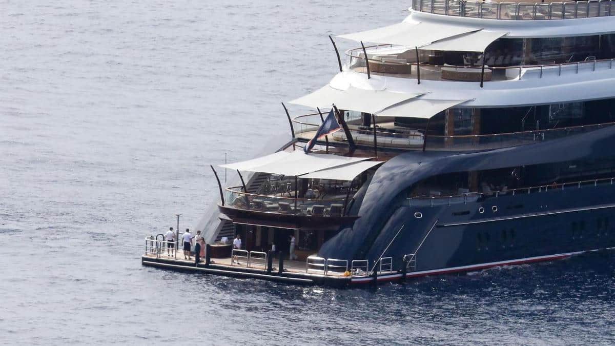 MARK ZUCHERBERG IBIZA : Mark Zuckerberg’s yacht arrives in Ibiza