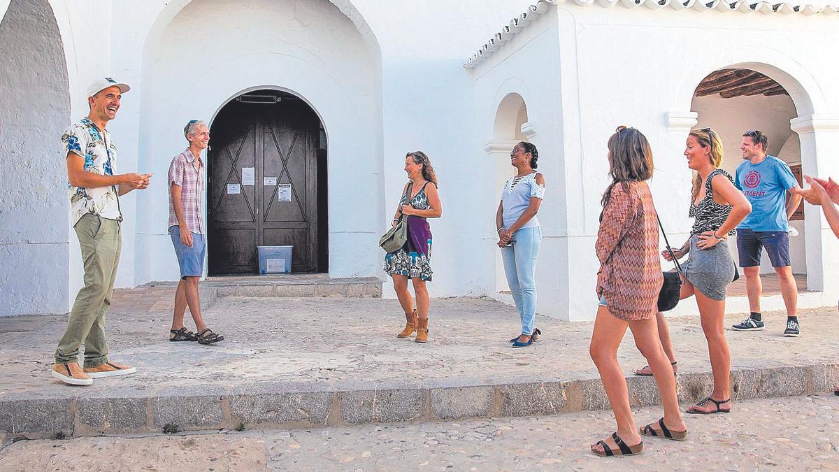 Sant Antoni offers free tourist routes to promote the municipality