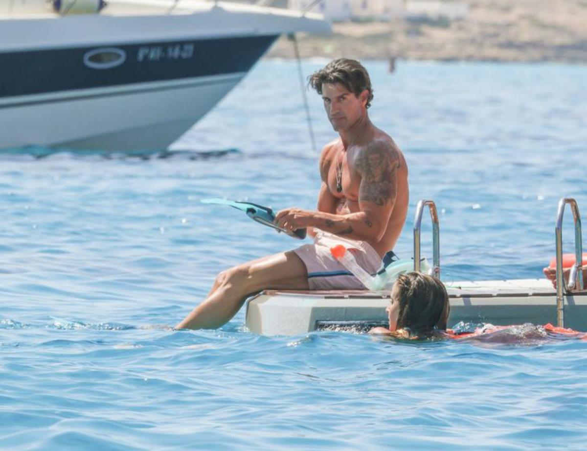 Aitor Ocio se prepara para hacer ‘snorkel’.