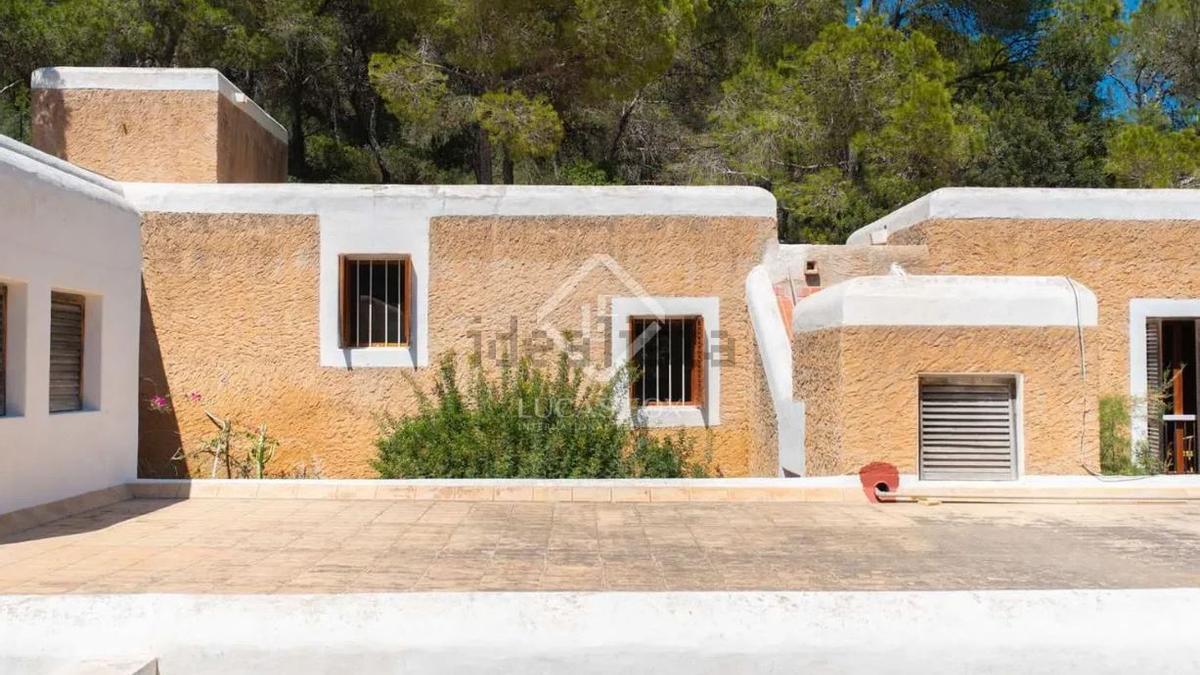 One of Ibiza’s architectural jewels for sale for 2.8 million euros