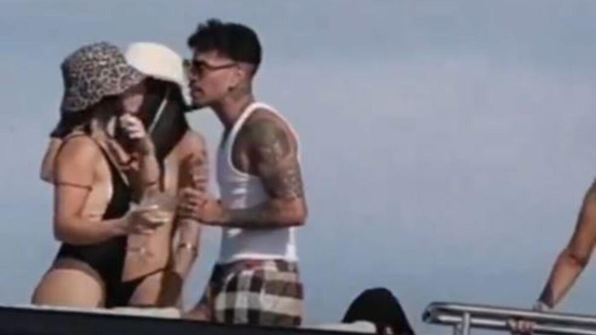 Rauw Alejandro in Ibiza: forgets Rosalia with another young woman