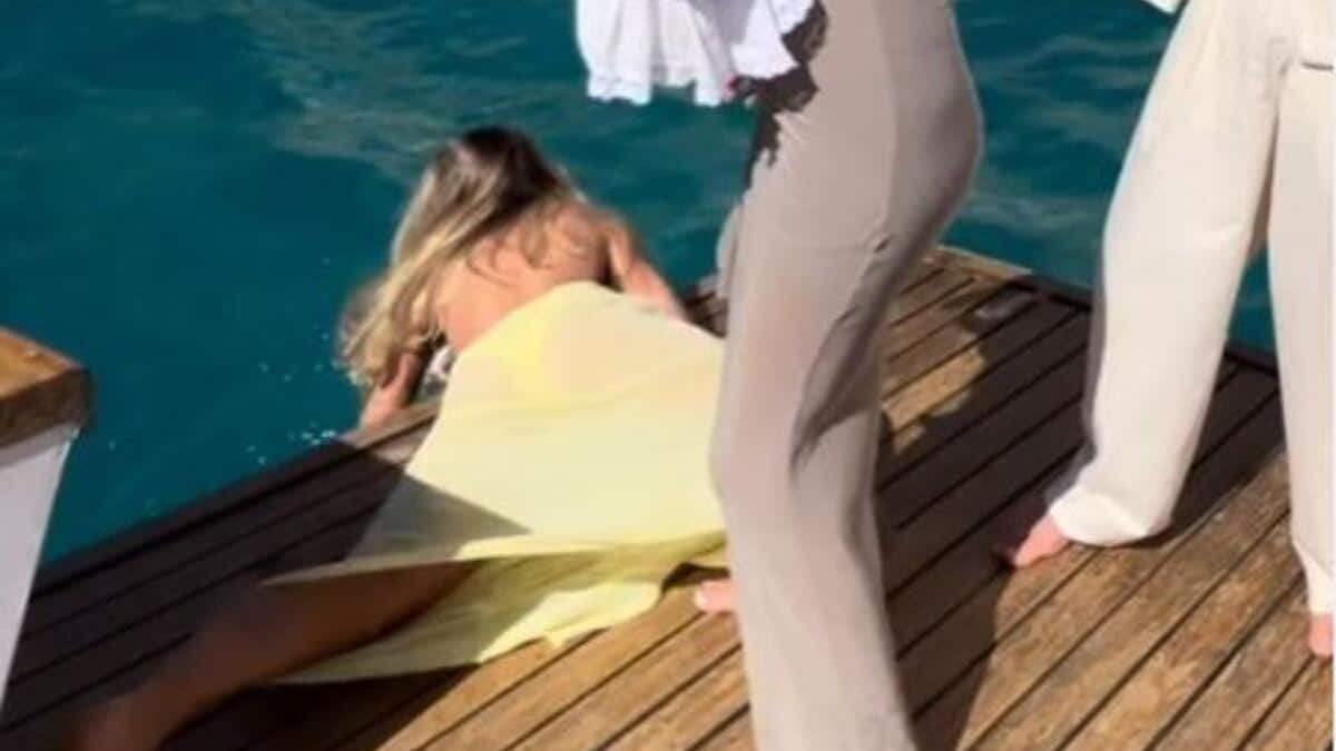 Chaos in a wedding on a boat in Ibiza: wedding rings fall overboard