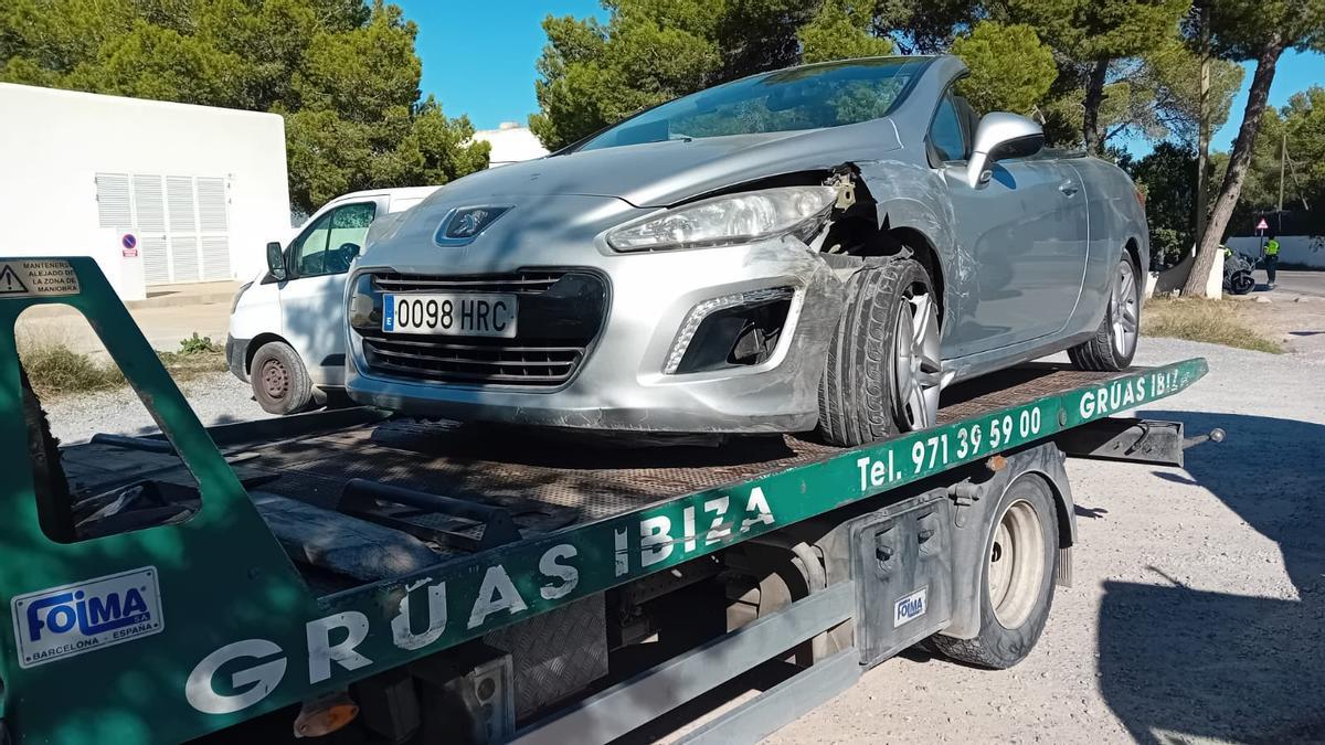 Serious accident with a school bus involved on a highway in Ibiza