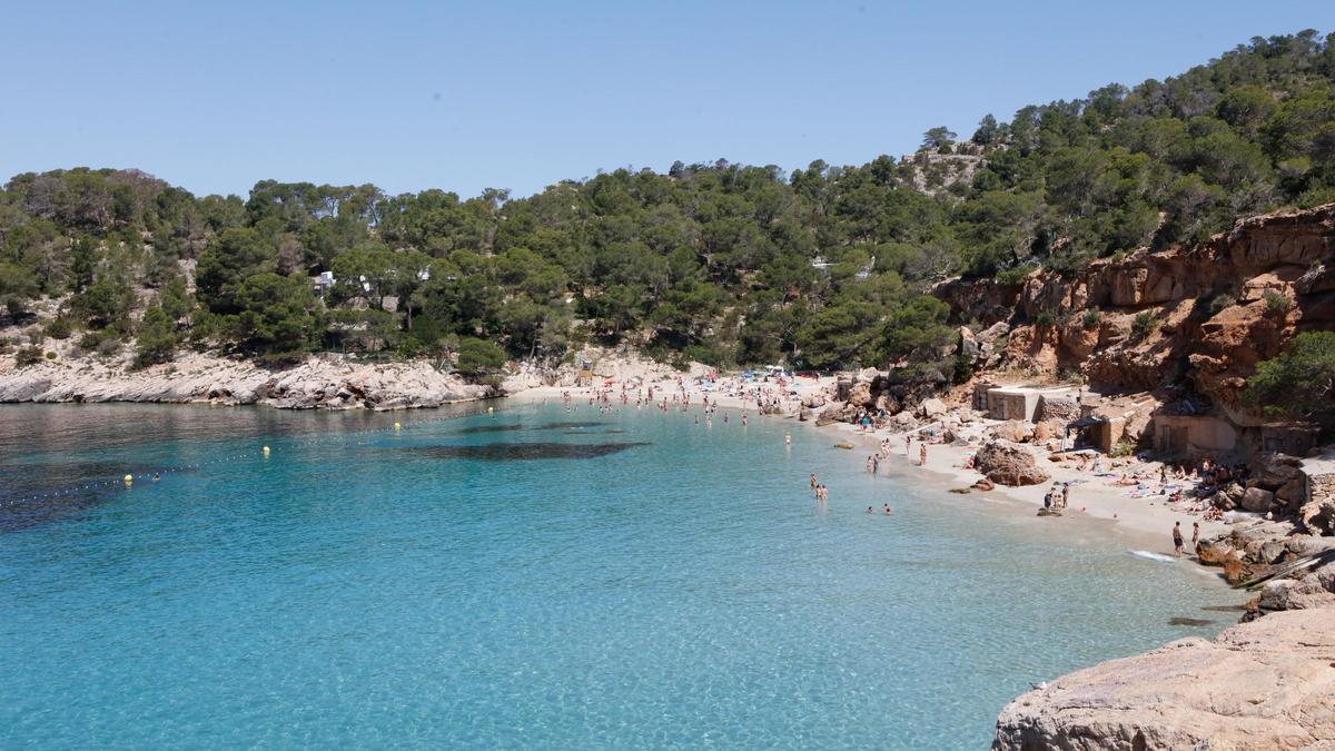 Four routes by car to get to know Ibiza