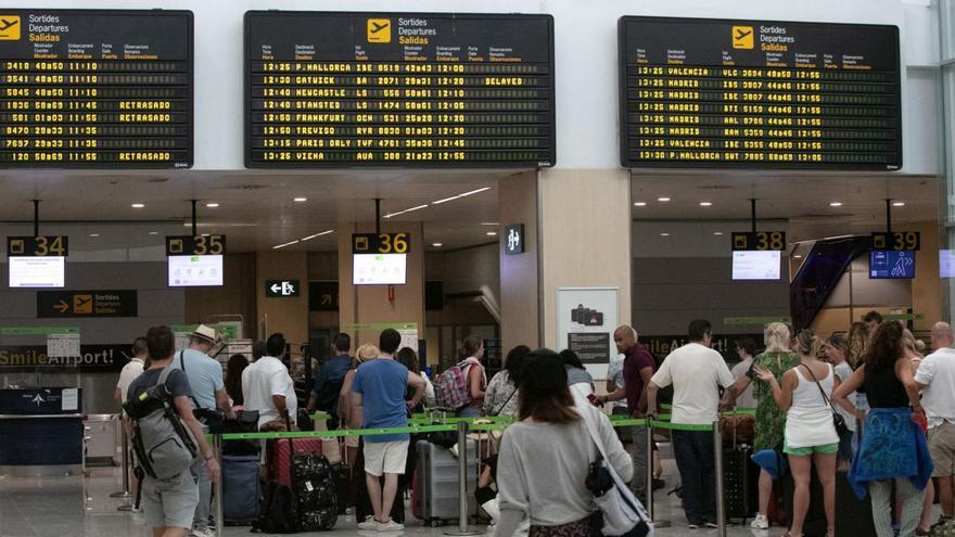 https://living.diariodeibiza.es/news/ibiza/airport-closes-october-fourth-drop-air-traffic-year/