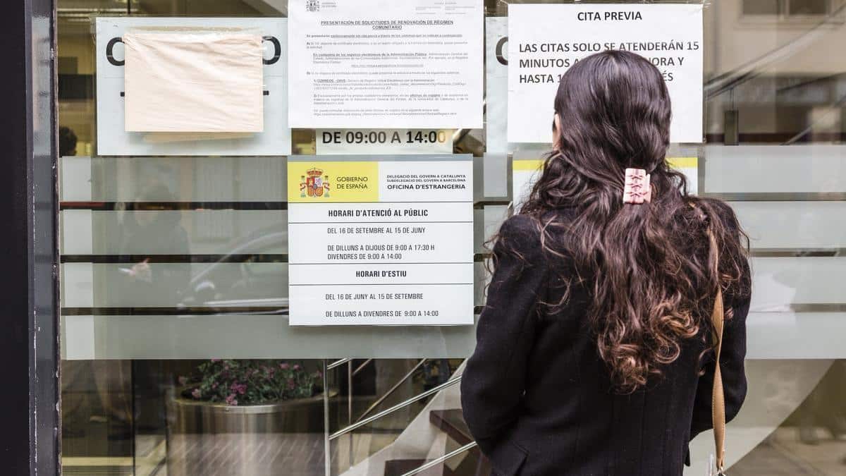 These are the new deadlines to apply for Spanish residency, work permit or citizenship