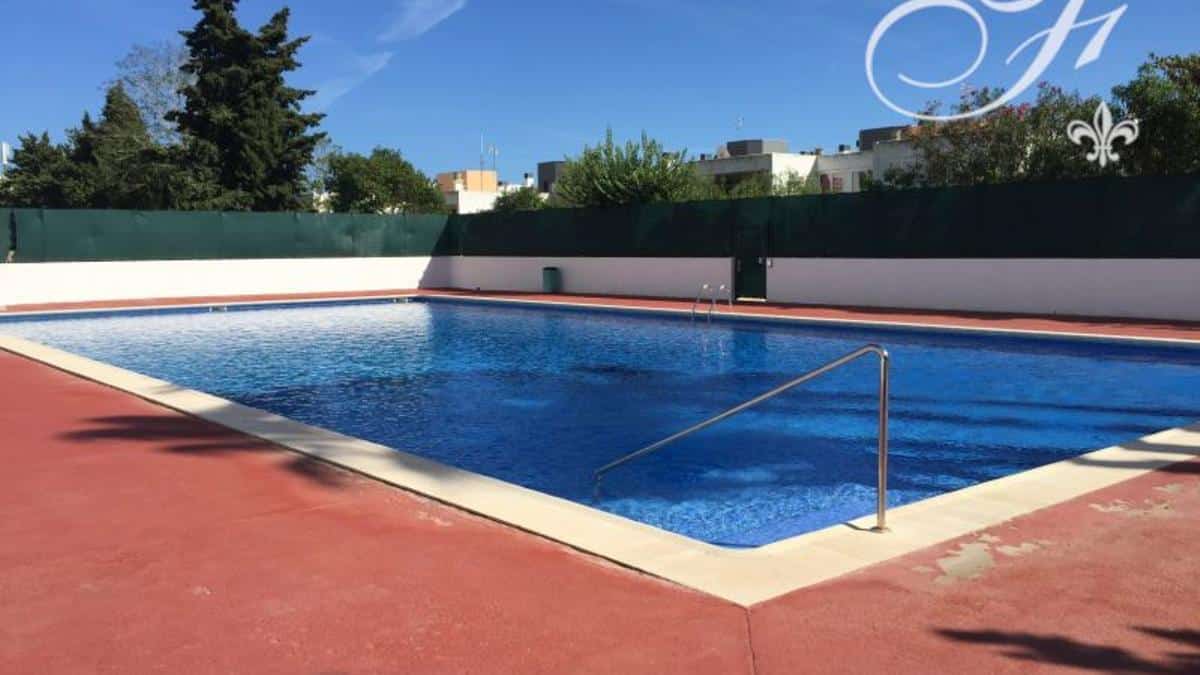 Opportunity: a two-bedroom apartment in Santa Eulària at a good price