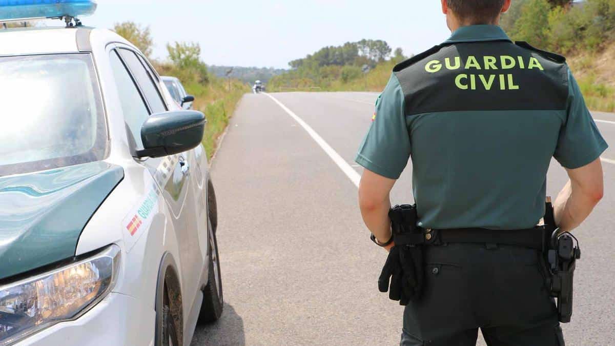 Alarm sounds in a house and a man is arrested nearby with drugs in a car in Ibiza