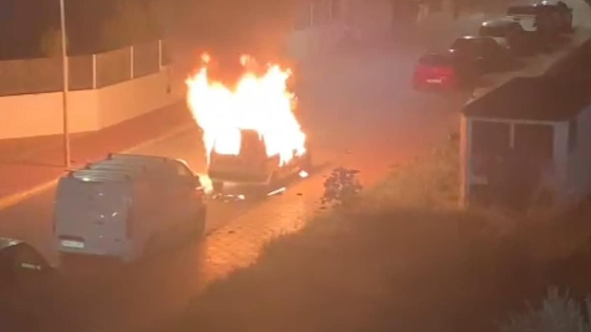 One man dies in the fire and explosion of a van in Ibiza