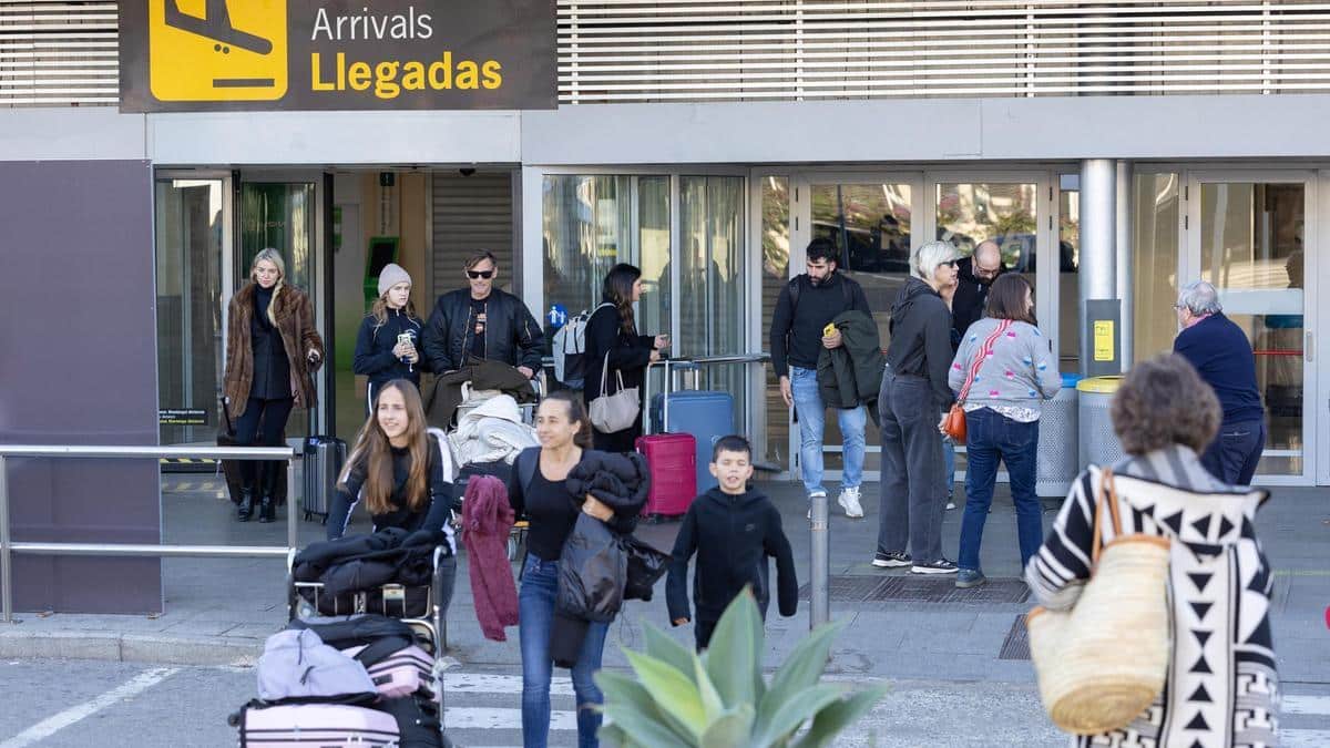 https://living.diariodeibiza.es/news/ibiza/record-breaking-figures-ibiza-airport/