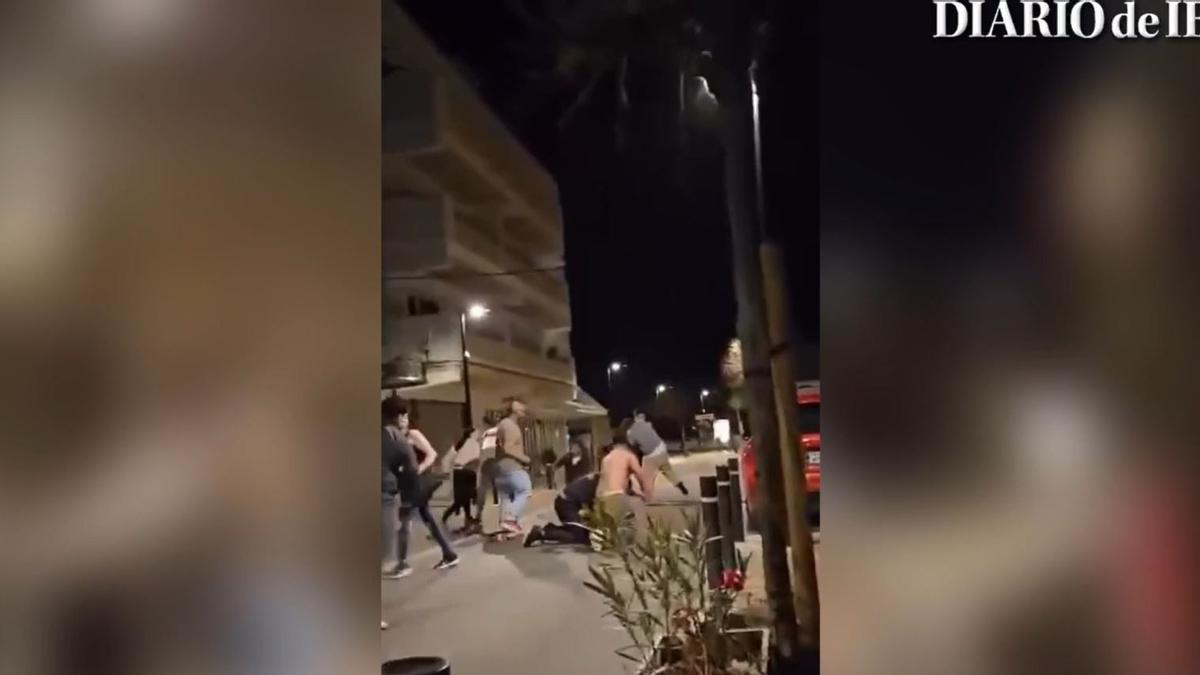 Spectacular night brawl in Formentera with a dozen participants