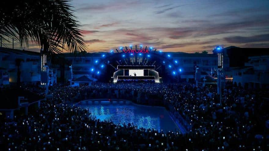 The dj who defies Ibiza: double residency in a discotheque on the island