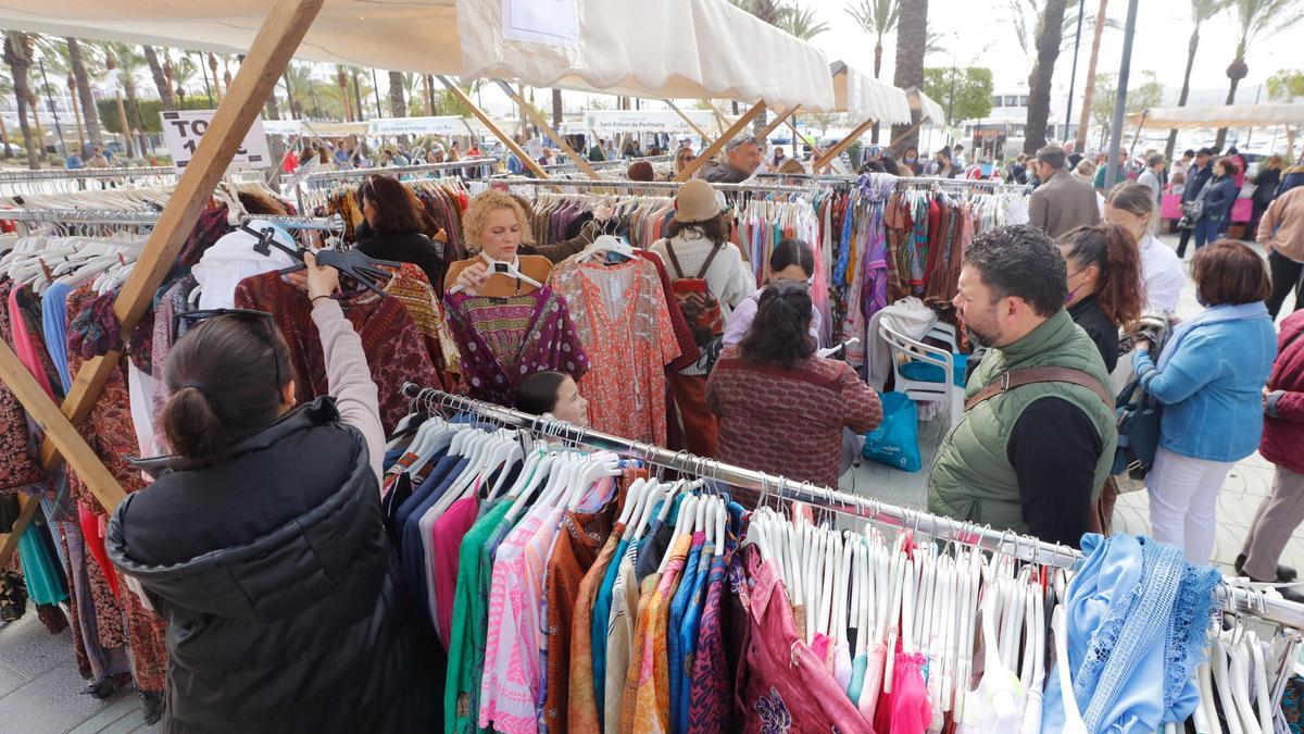 Bargains in a new edition of the Fira d’Estocs of Sant Antoni